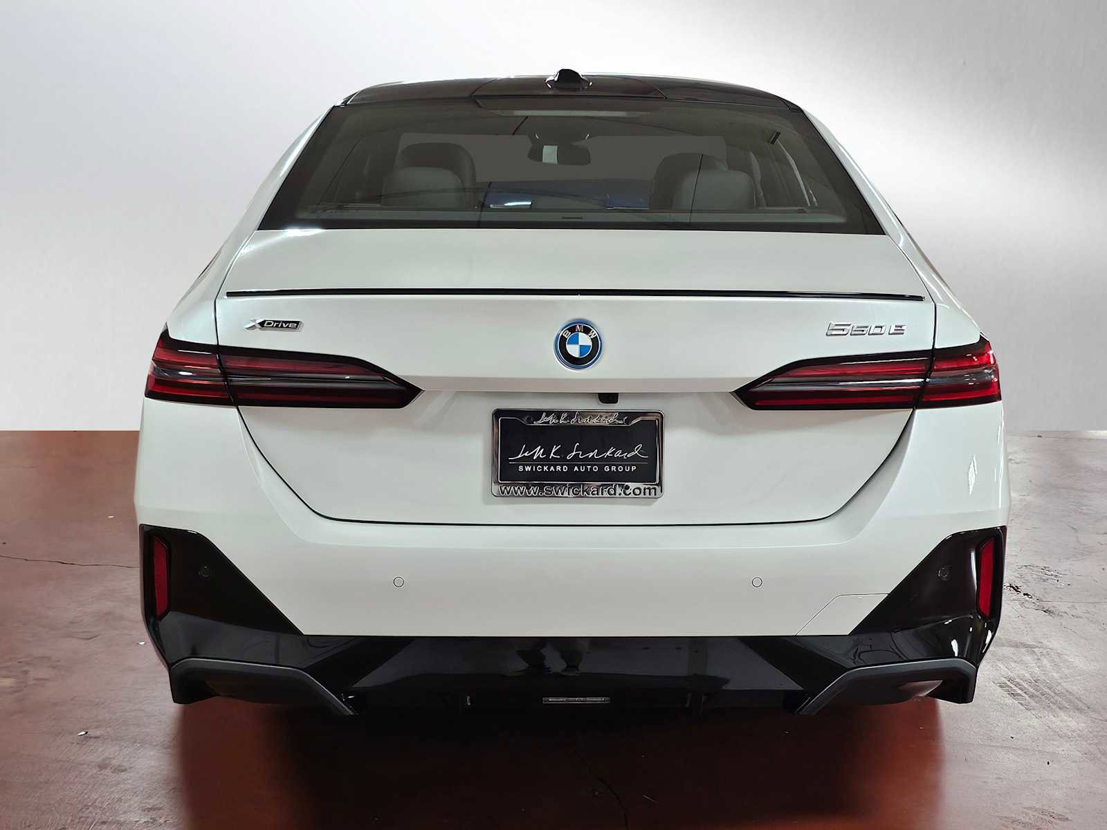 New 2026 BMW 550e xDrive w/ Executive Package image 4