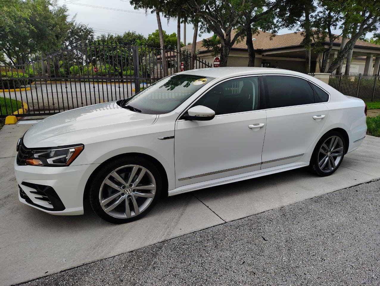 Used 2017 Volkswagen Passat 1.8T R-Line