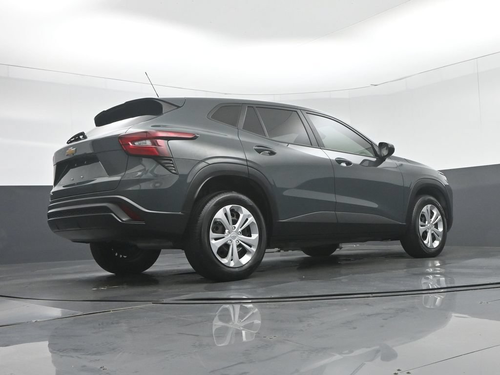 Used 2025 Chevrolet Trax LS FWD image 47