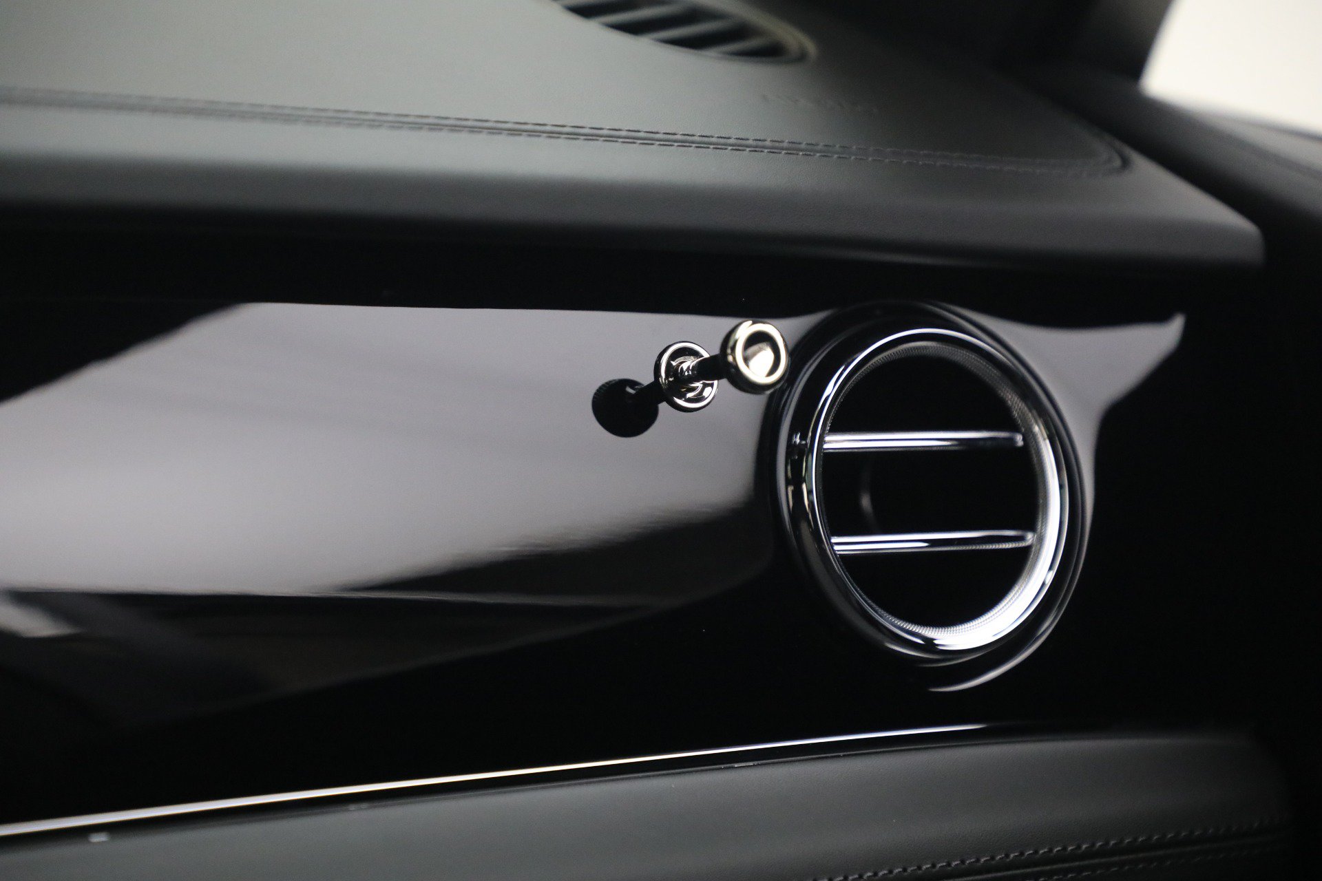 New 2026 Bentley Bentayga AWD/4WD image 32