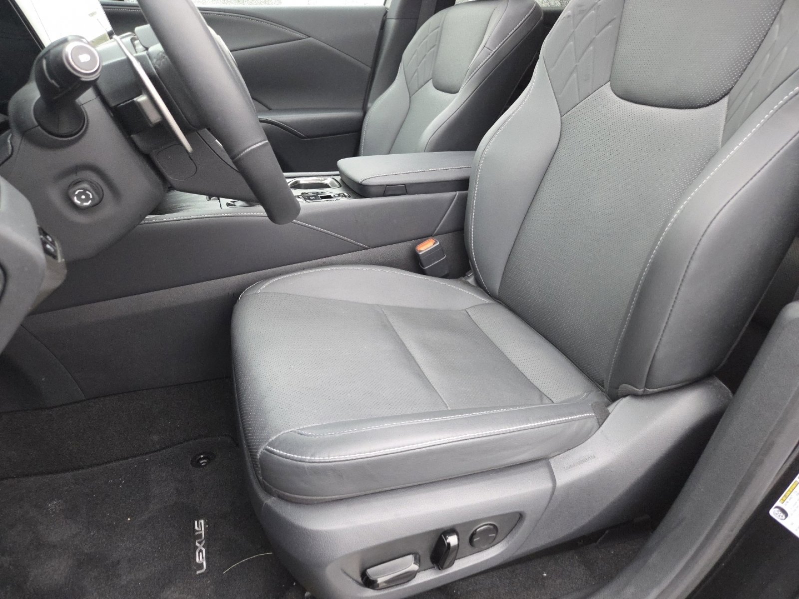 Used 2025 Lexus RX 350 Premium w/ Convenience Package image 25