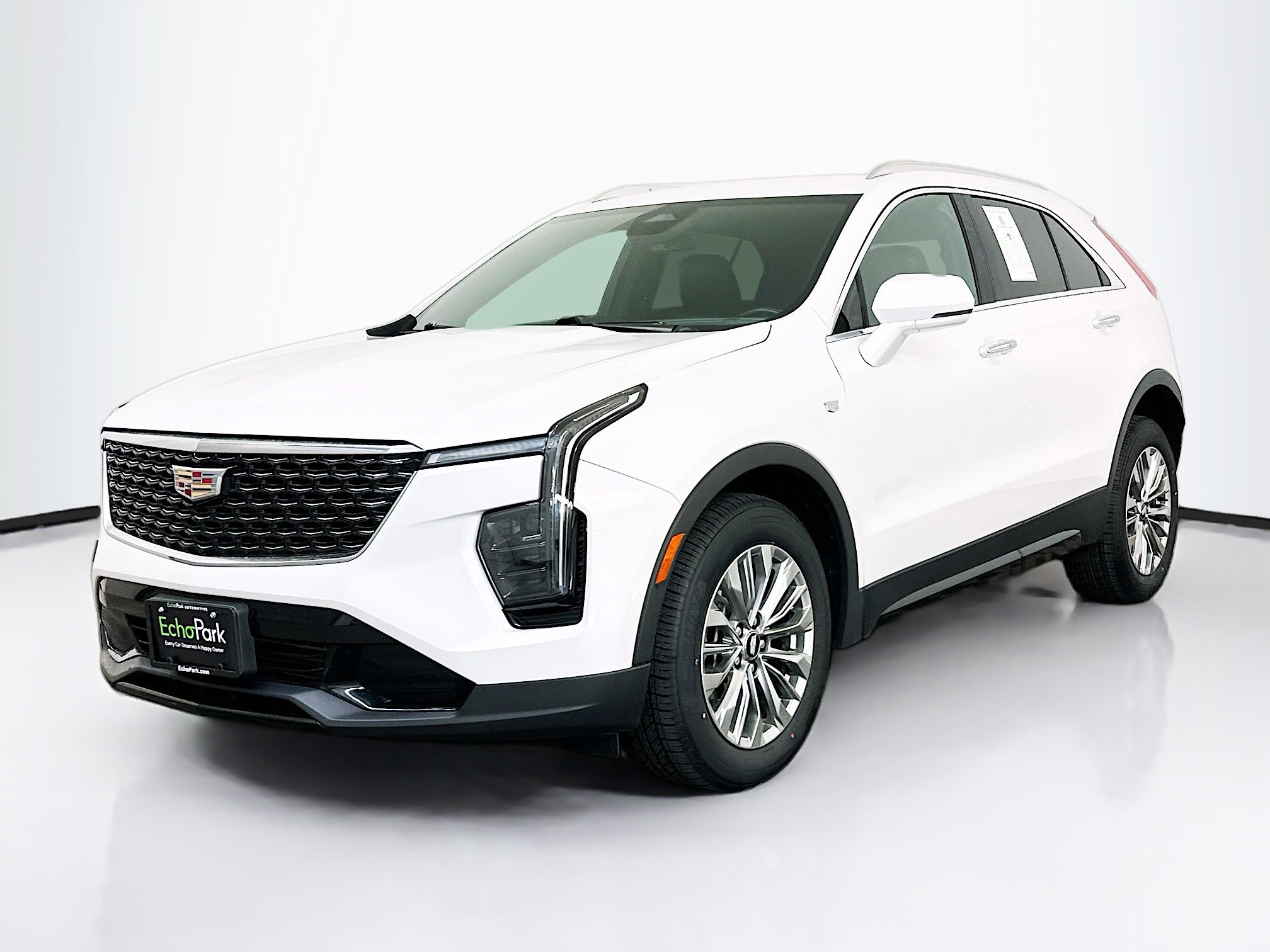 Used 2024 Cadillac XT4 Premium Luxury image 3