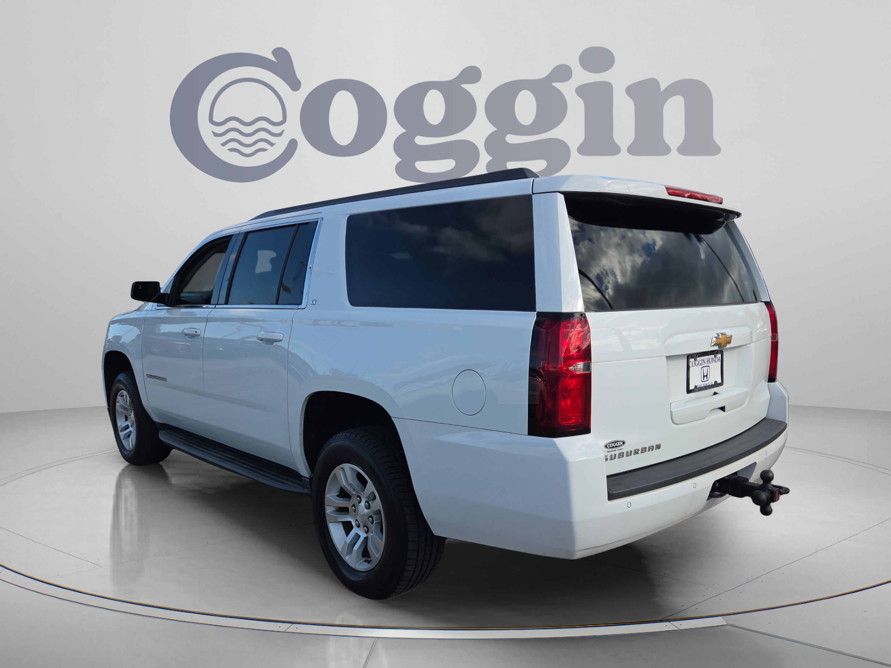 Used 2018 Chevrolet Suburban LT RWD image 3
