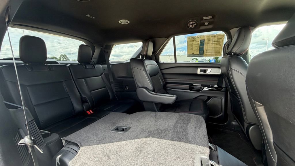 Used 2023 Ford Explorer ST-Line AWD/4WD image 15