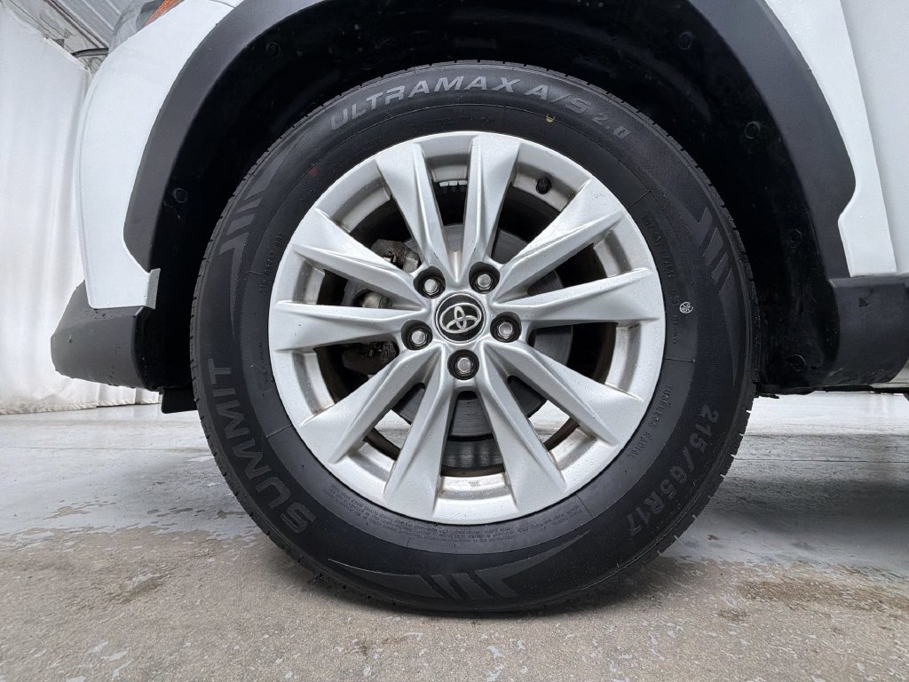 Certified 2023 Toyota Corolla Cross LE w/ Moonroof Package AWD/4WD image 14