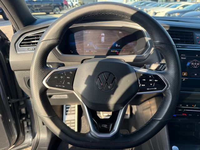 Used 2022 Volkswagen Tiguan SE R-Line AWD/4WD image 16