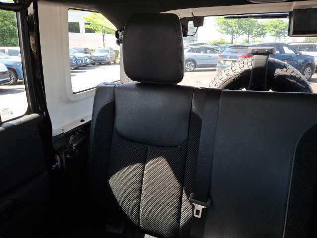 Used 2017 Jeep Wrangler Unlimited Sahara AWD/4WD image 18