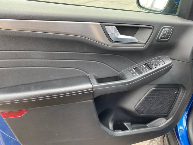 Used 2022 Ford Escape Titanium AWD/4WD image 16