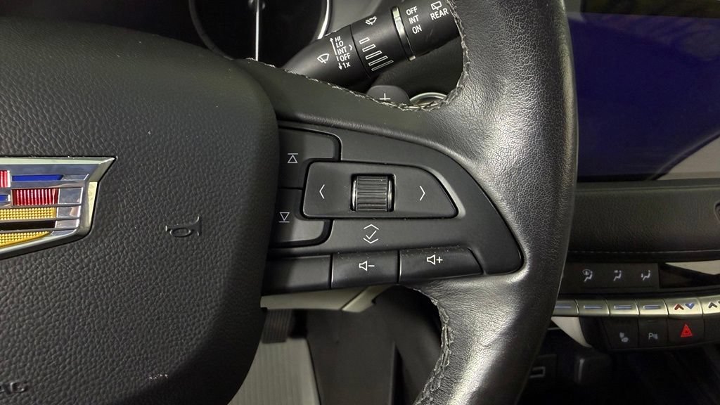 Used 2019 Cadillac XT4 Luxury w/ Cold Weather Package FWD image 18
