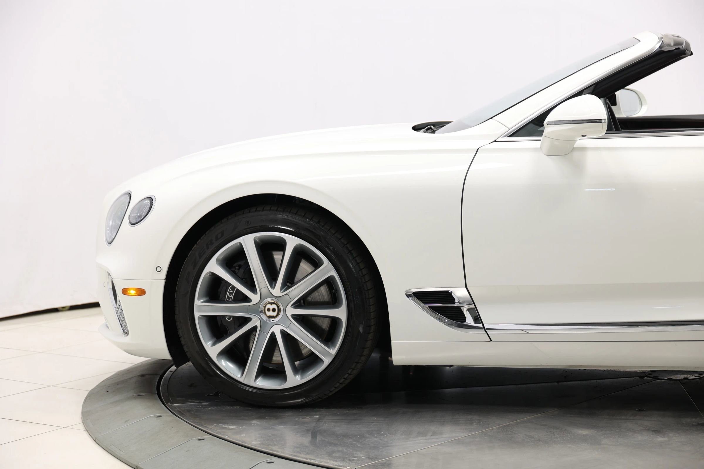 Used 2020 Bentley Continental GT V8 image 10