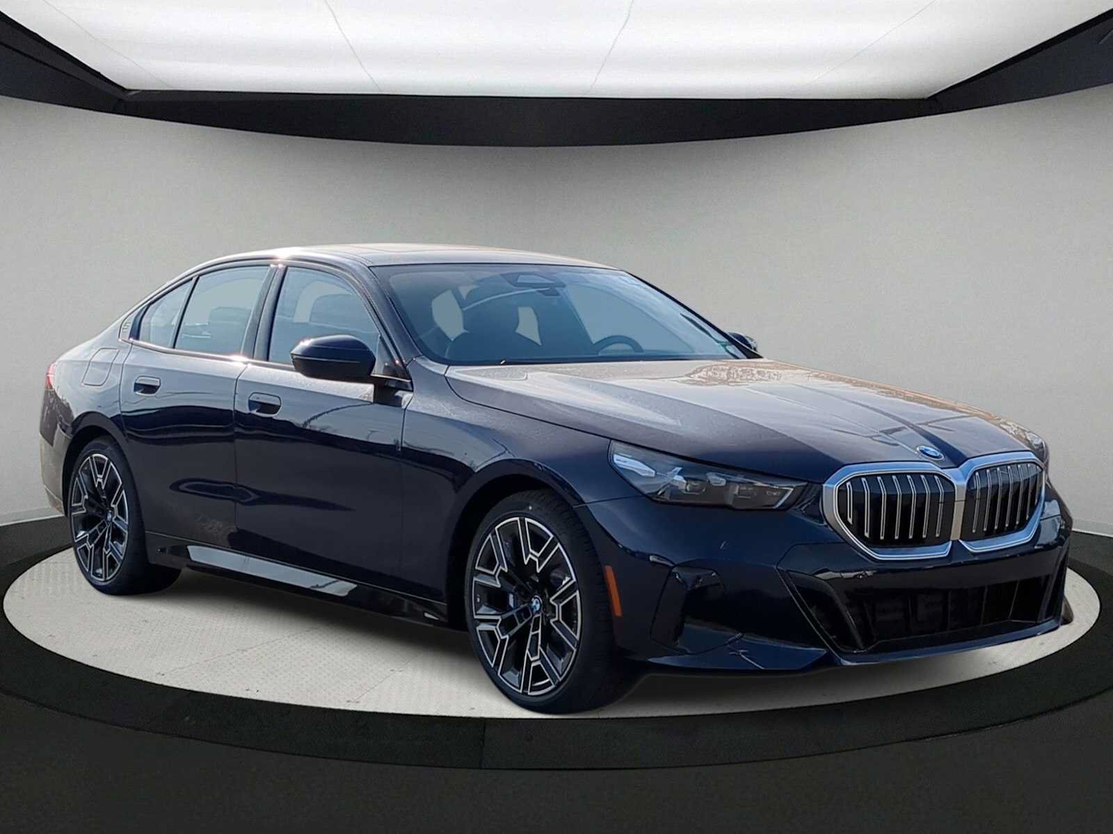 Used 2026 BMW 530i xDrive w/ M Sport Package AWD/4WD image 2