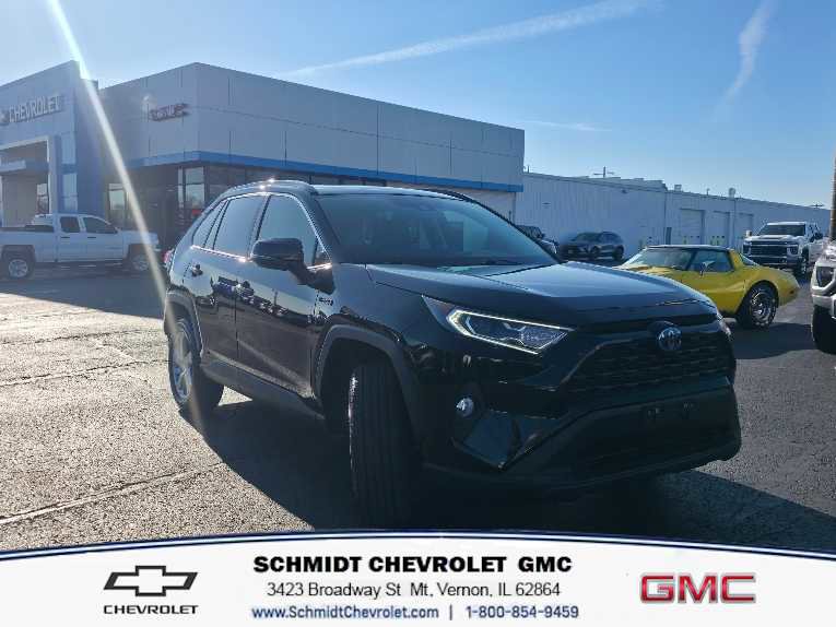 Used 2021 Toyota RAV4 XLE Premium image 3