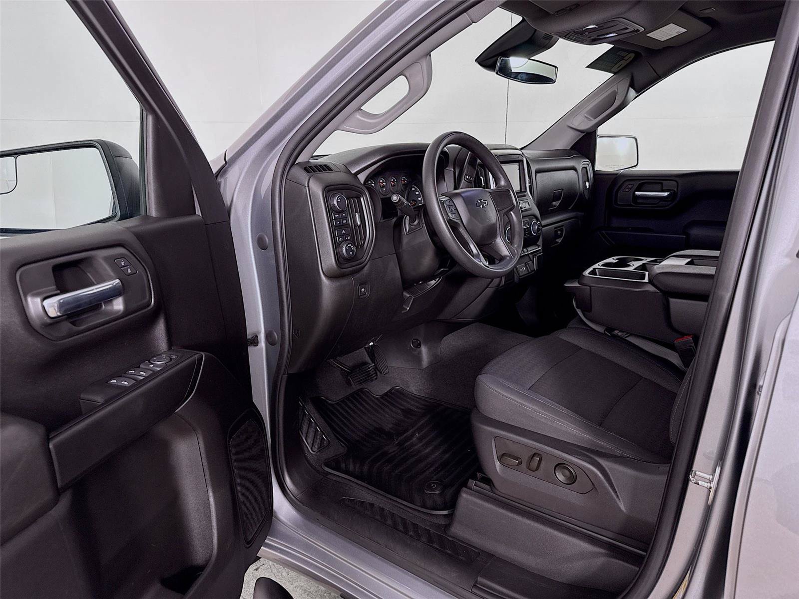 Used 2023 Chevrolet Silverado 1500 Custom w/ Rally Edition AWD/4WD image 3