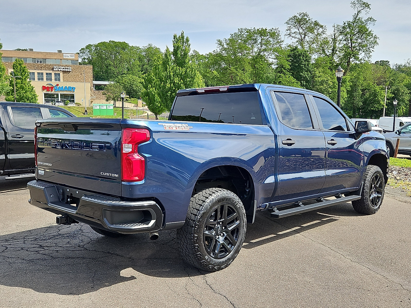 Used 2022 Chevrolet Silverado 1500 Custom Trail Boss AWD/4WD image 6