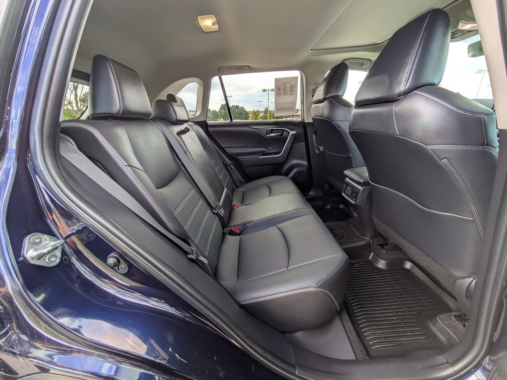 Used 2022 Toyota RAV4 XLE Premium AWD/4WD image 31