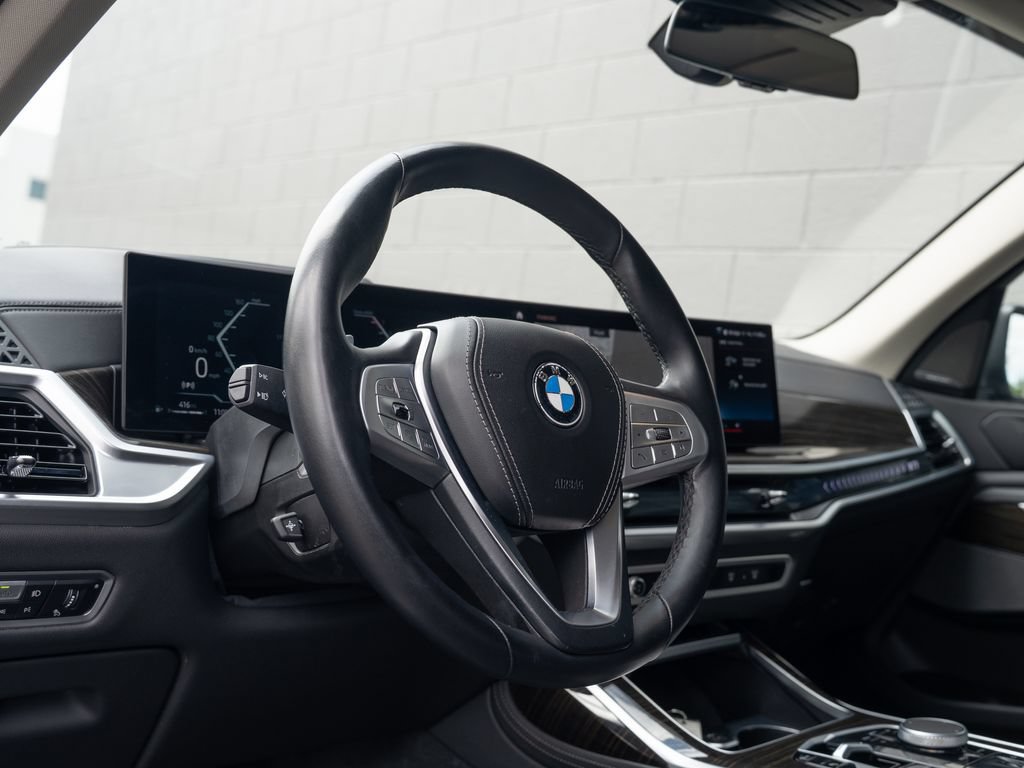 Used 2023 BMW X7 xDrive40i w/ Premium Package AWD/4WD image 4