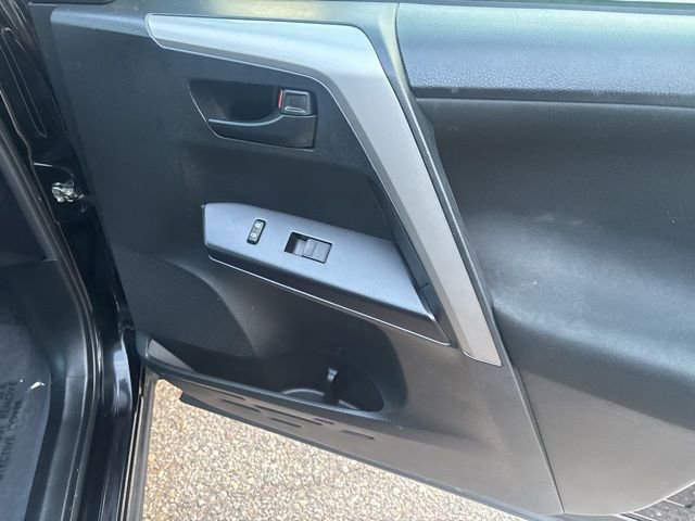 Used 2018 Toyota RAV4 LE image 12