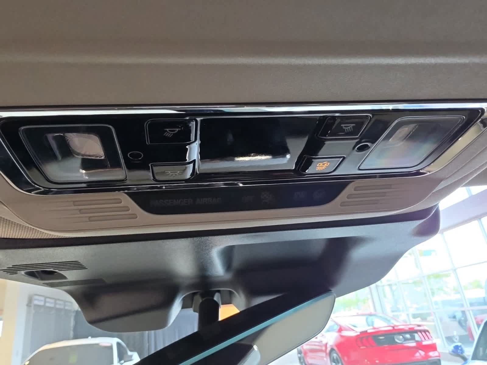 Used 2025 Lincoln Corsair AWD image 25