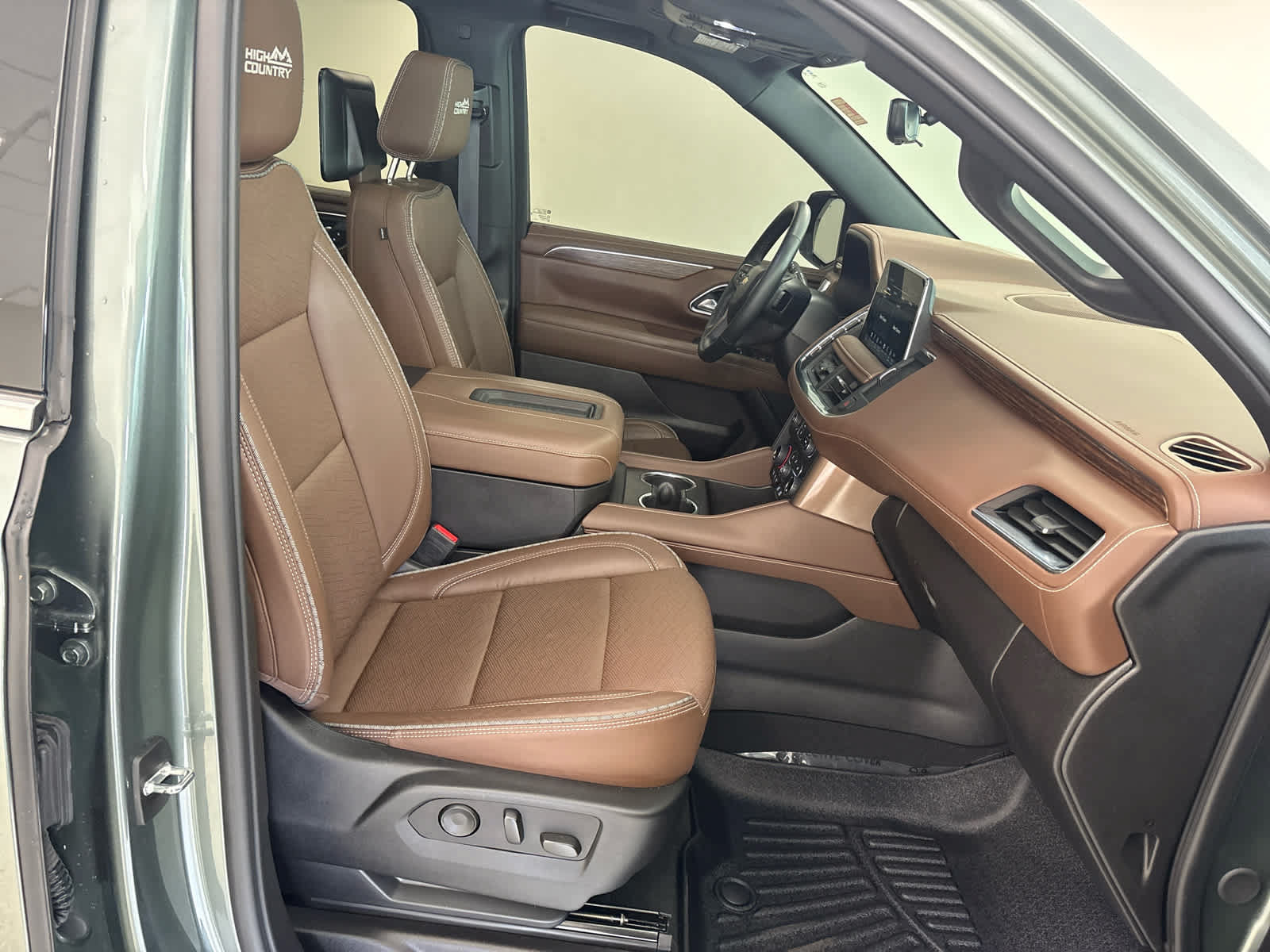 Used 2024 Chevrolet Suburban High Country AWD/4WD image 19