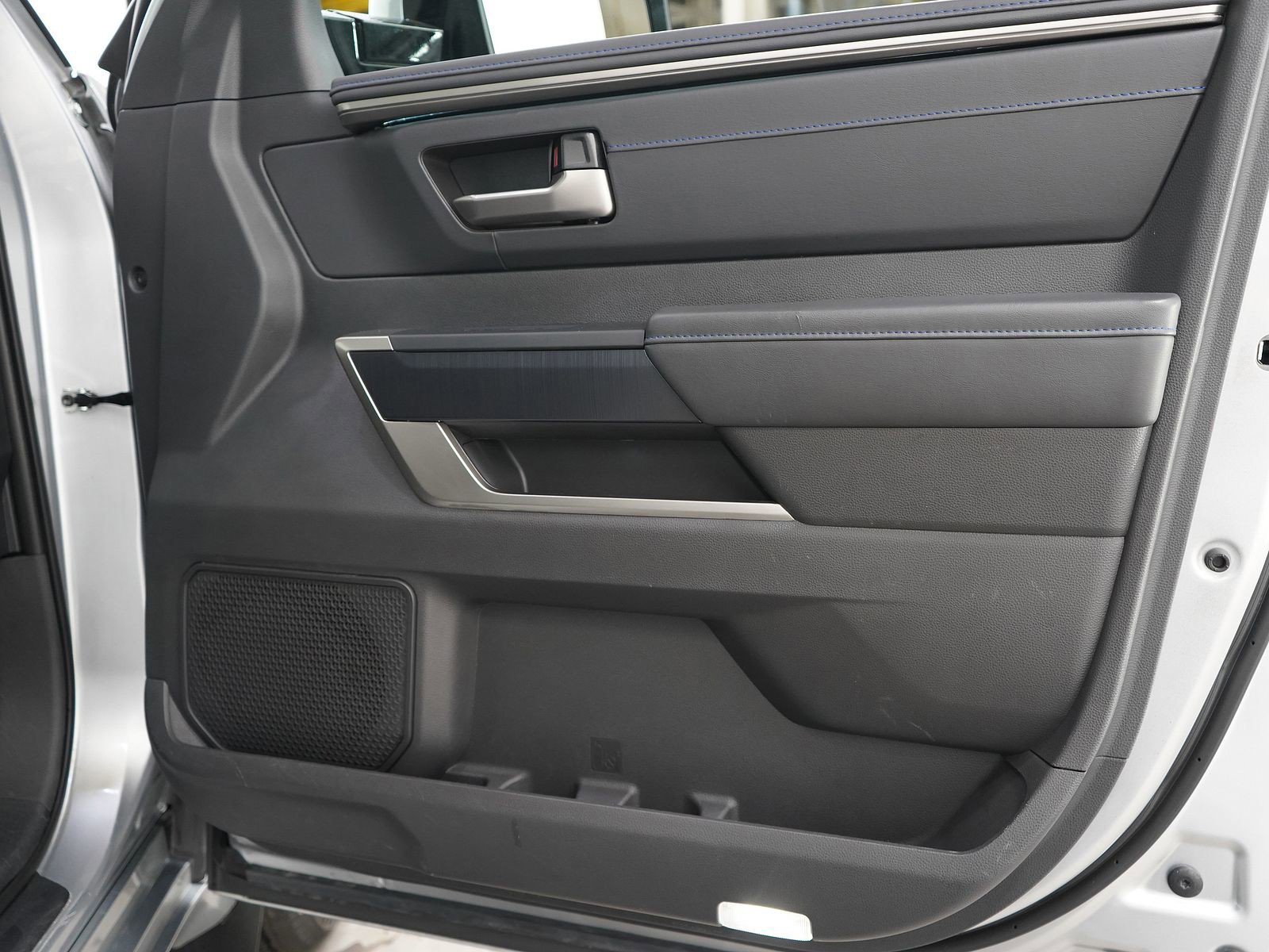 Used 2026 Toyota Sequoia Platinum AWD/4WD image 9