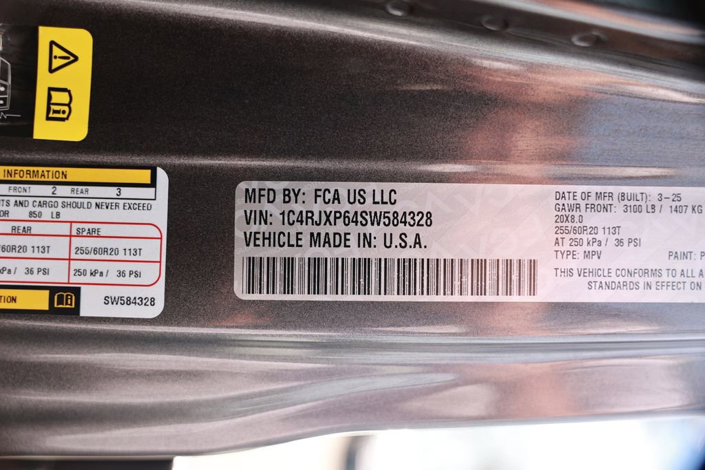 Used 2025 Jeep Wrangler Unlimited Sahara w/ Safety Group AWD/4WD image 40