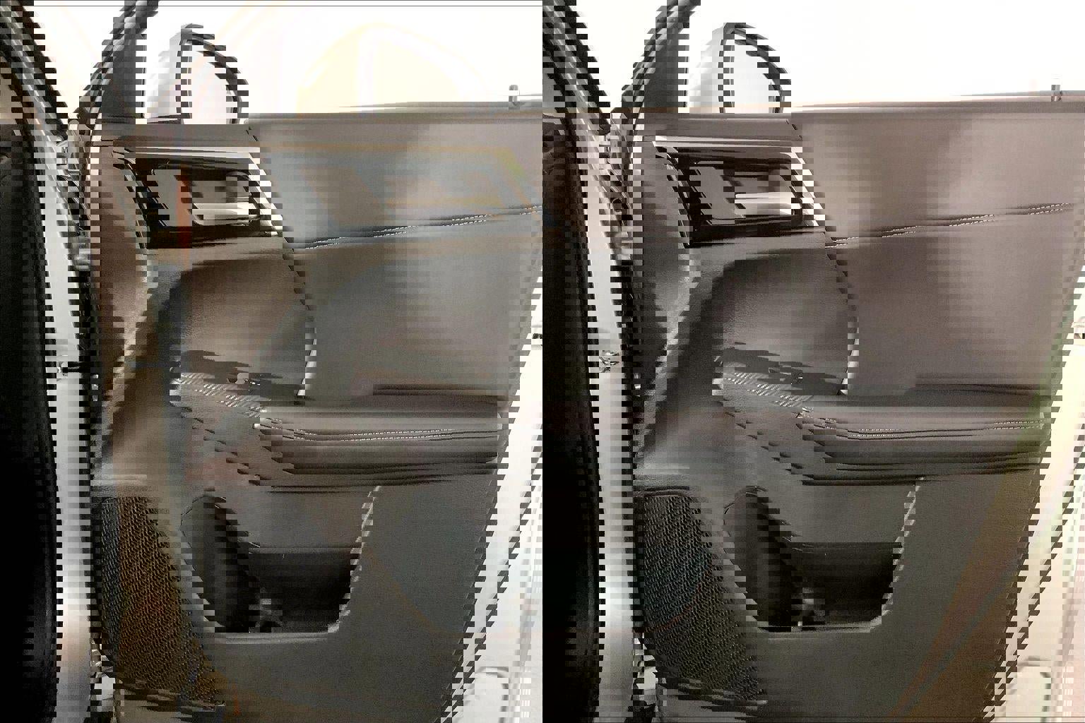 Used 2024 Mitsubishi Outlander SE image 25