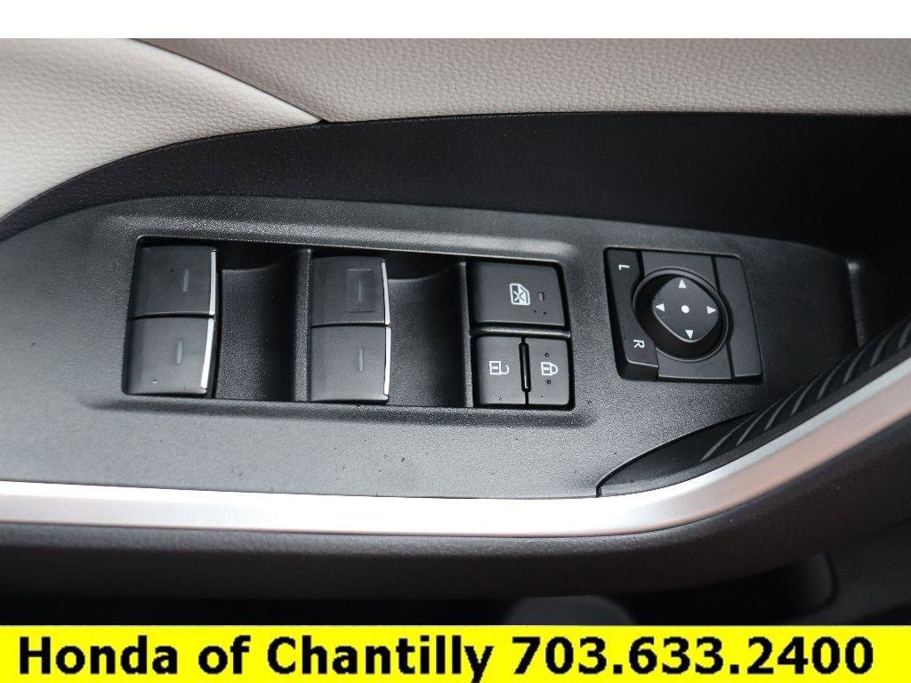 Used 2025 Toyota RAV4 XLE image 19