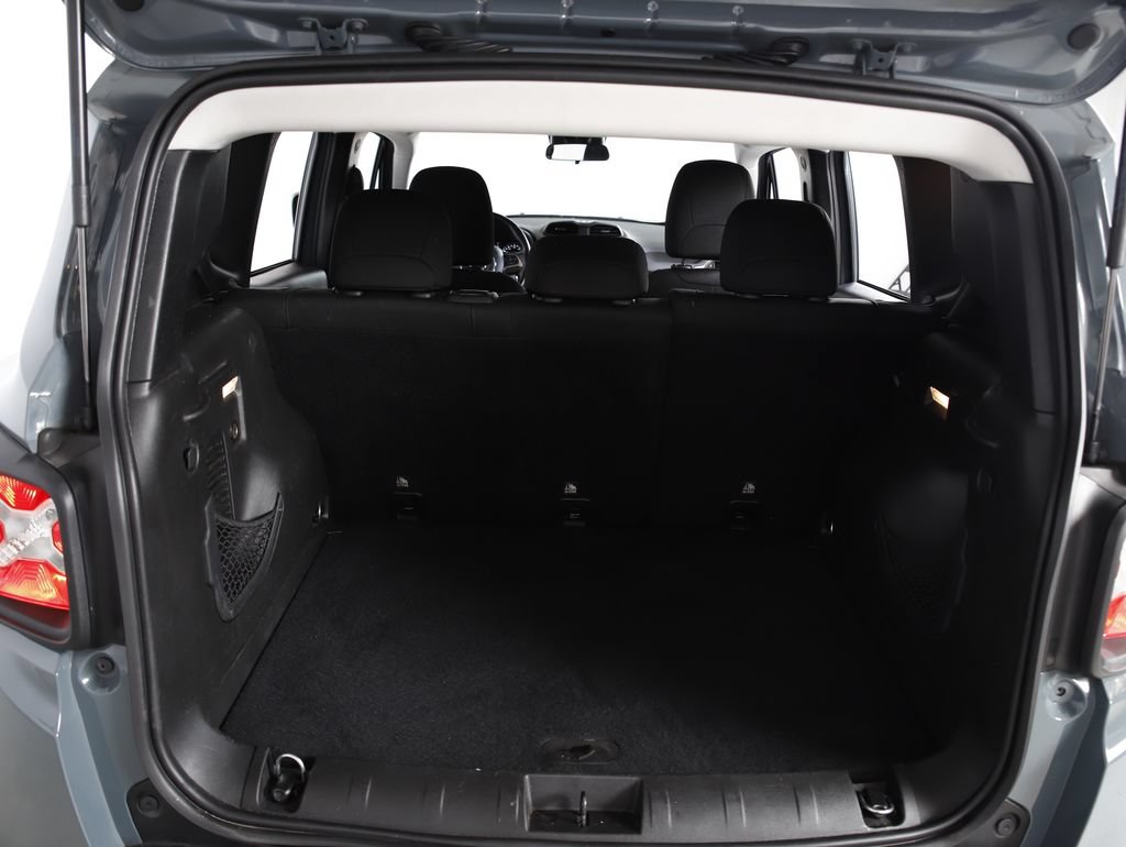 Used 2017 Jeep Renegade Latitude w/ Cold Weather Group AWD/4WD image 10