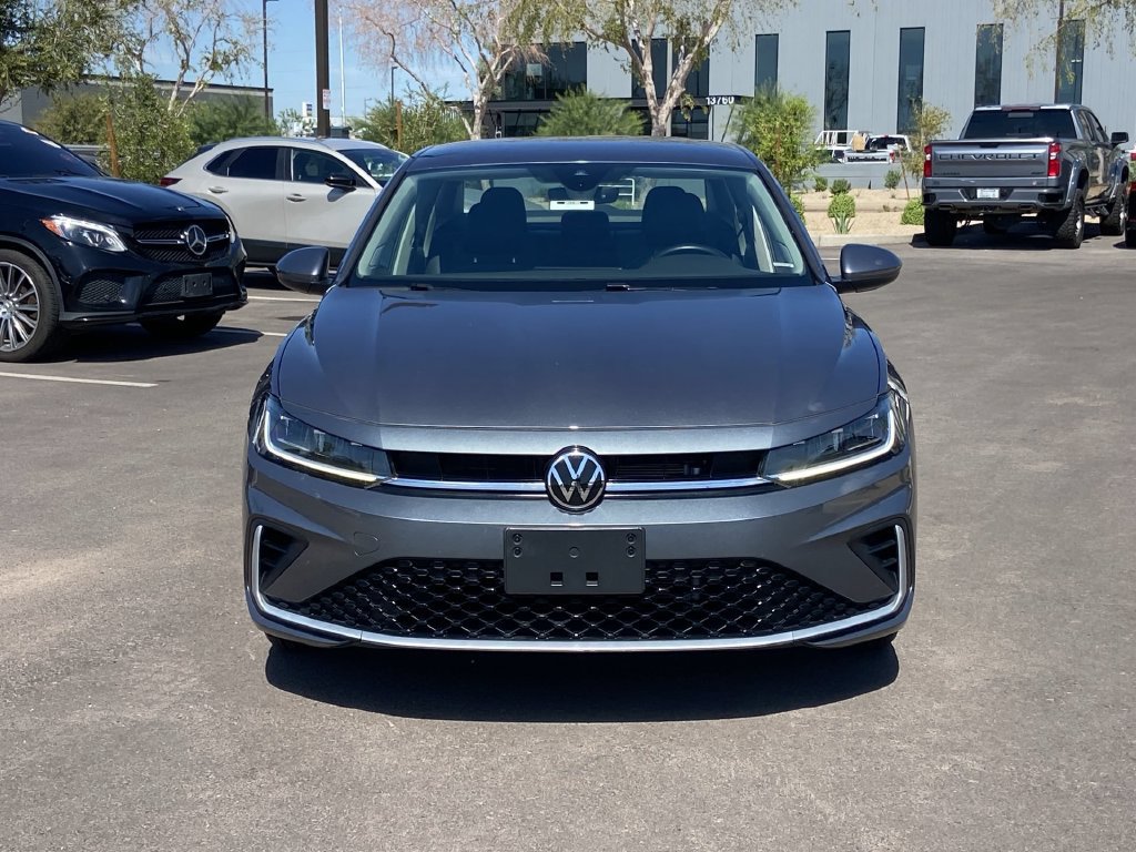 Used 2025 Volkswagen Jetta SE FWD image 3