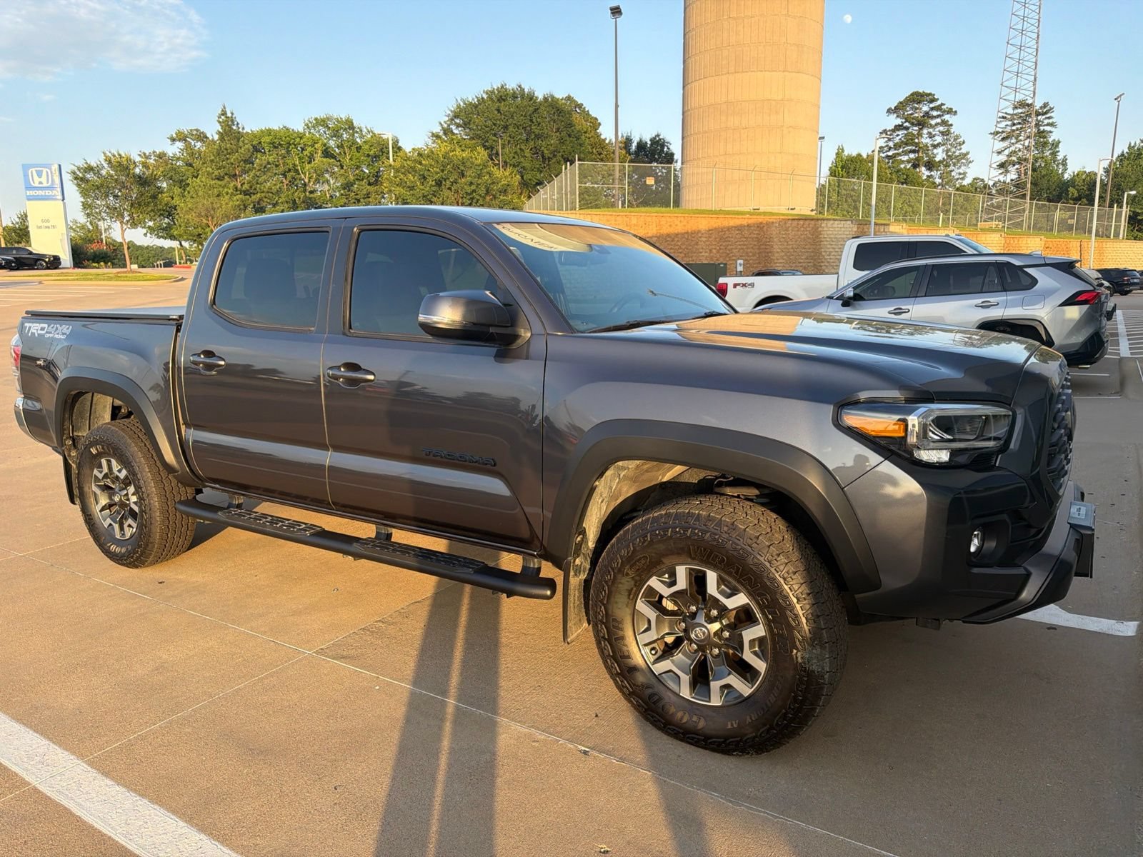 Used 2022 Toyota Tacoma TRD Off-Road AWD/4WD image 3