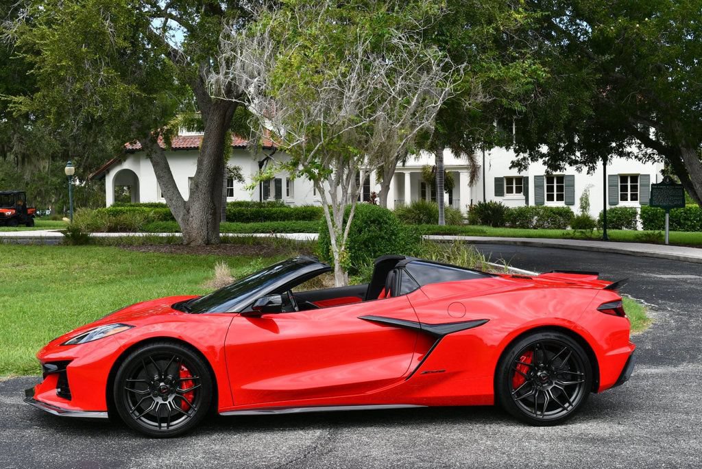 Used 2023 Chevrolet Corvette Z06 w/ Stealth Interior Trim Package RWD image 29