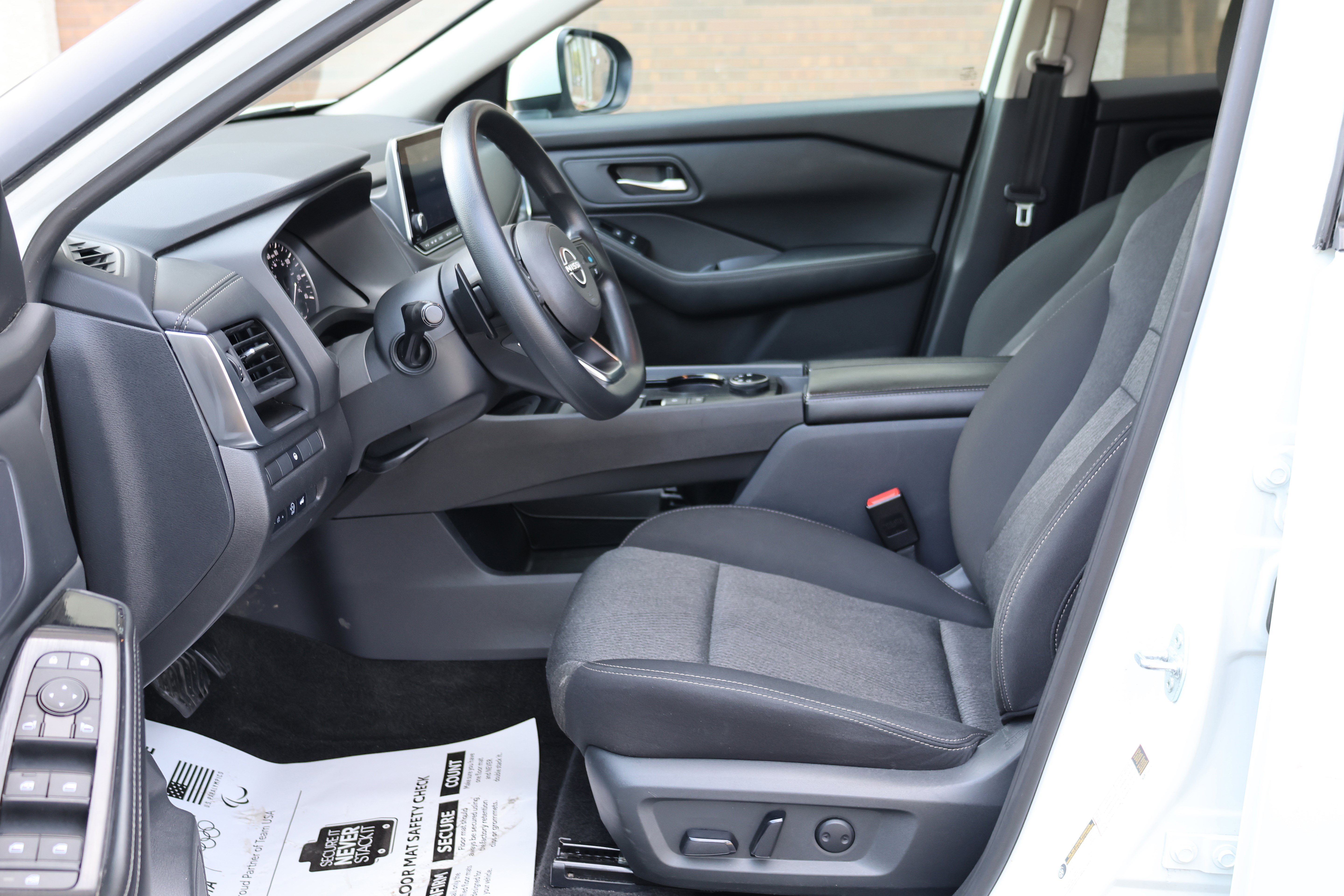 Used 2024 Nissan Rogue SV AWD/4WD image 23