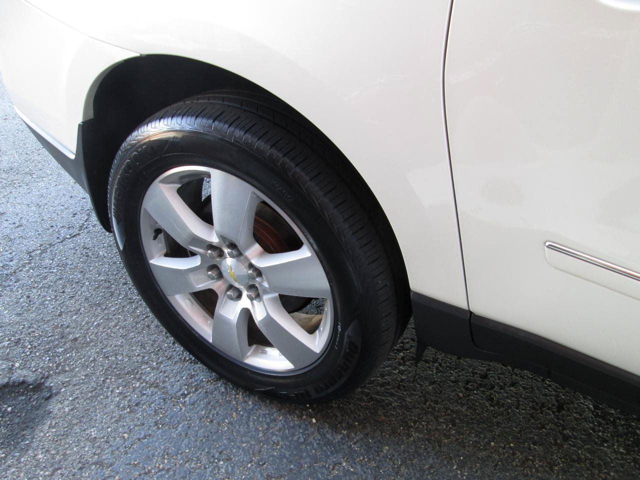 Used 2015 Chevrolet Traverse LTZ AWD/4WD image 39