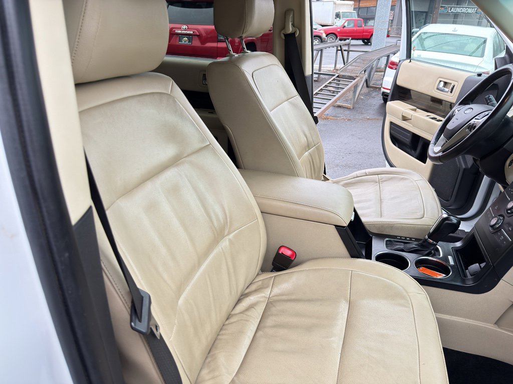 Used 2018 Ford Flex SEL w/ Equipment Group 202A AWD/4WD image 16
