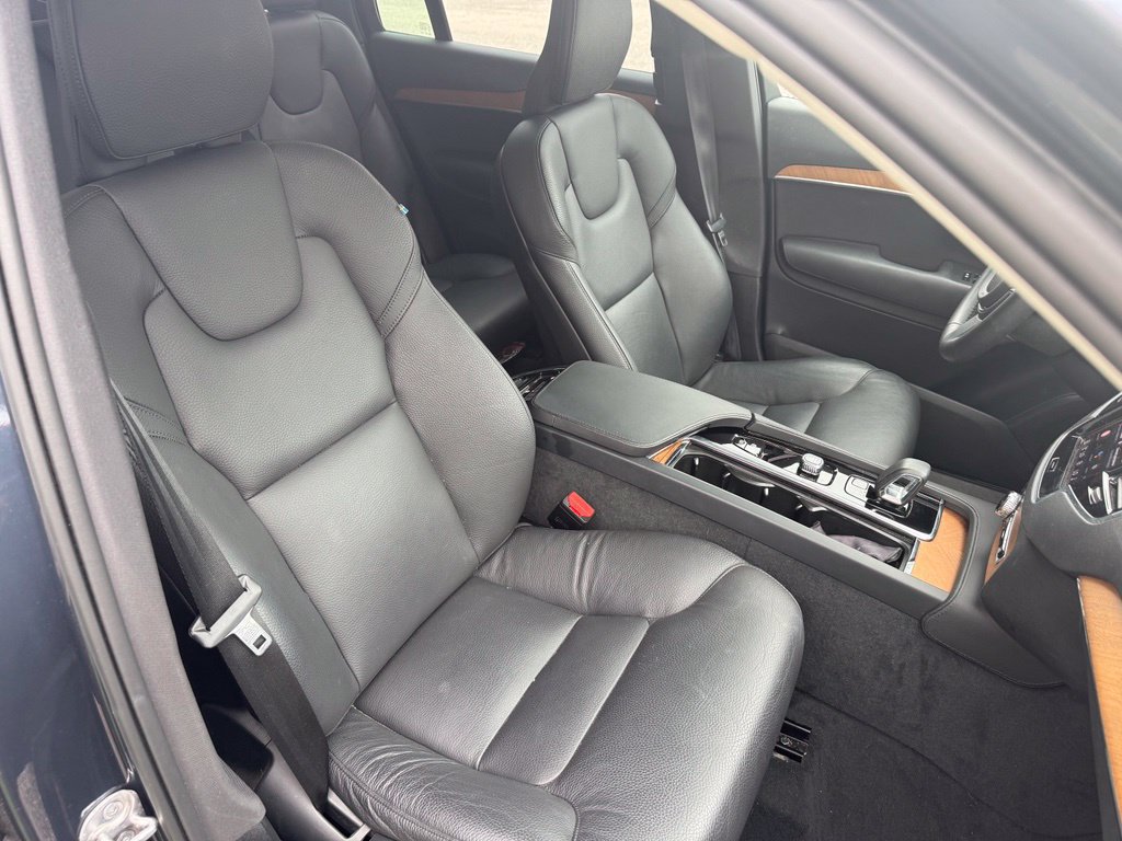 Used 2025 Volvo XC90 T8 Plus w/ Protection Package Premier AWD/4WD image 7