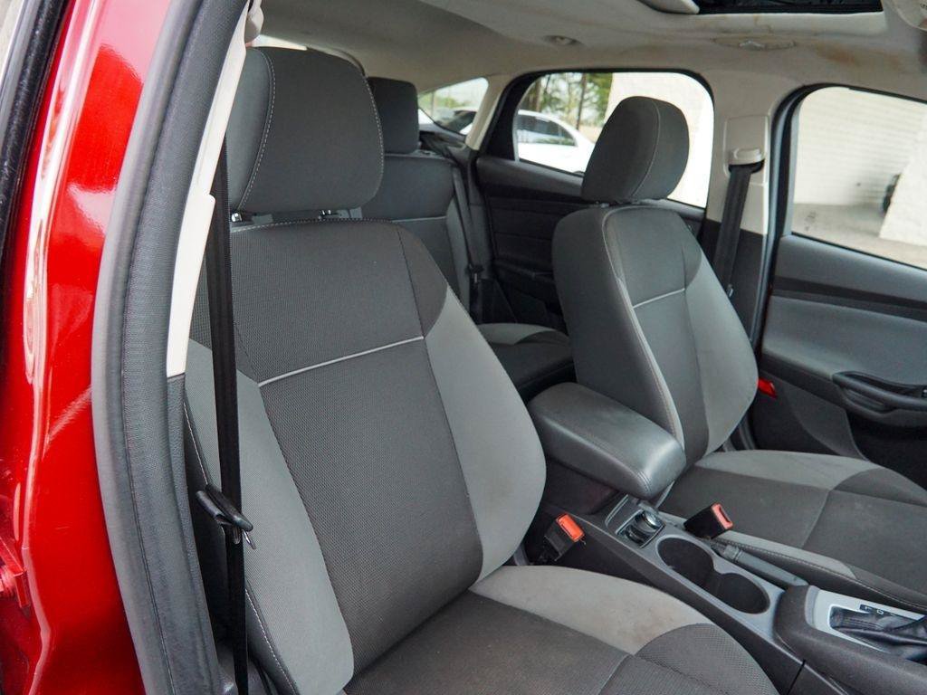 Used 2013 Ford Focus SE FWD image 22