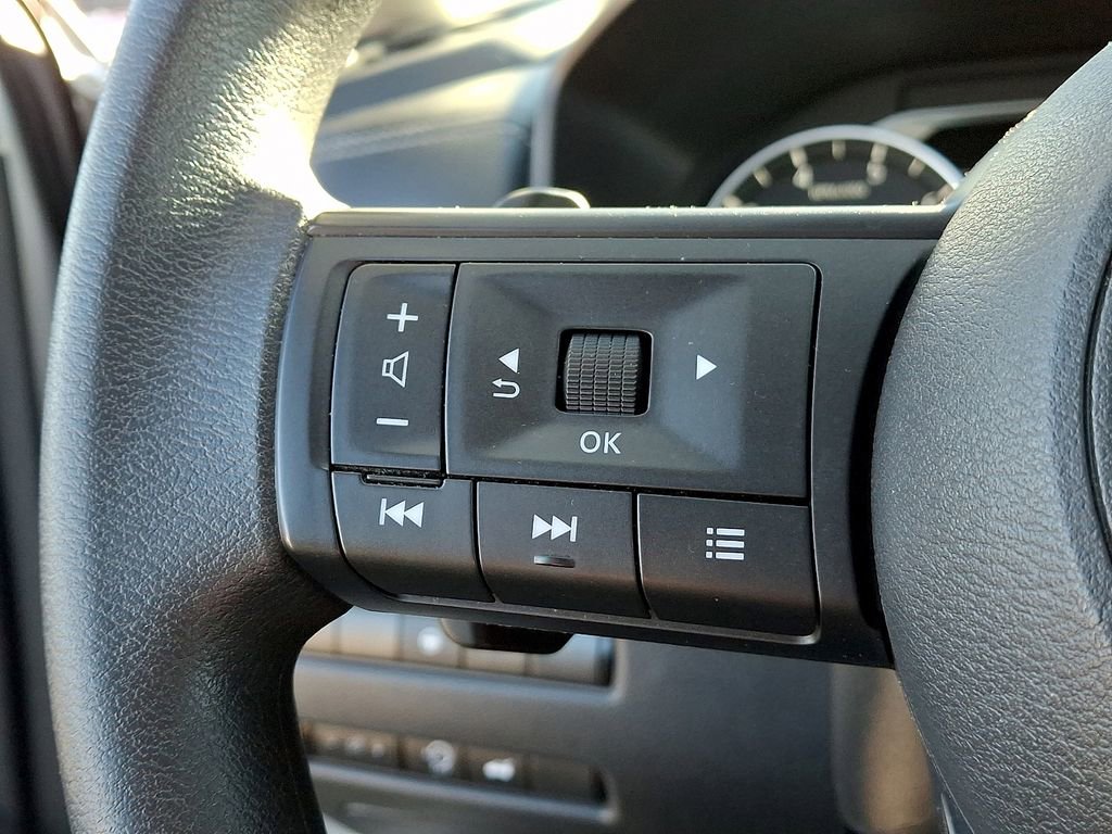 Used 2024 Nissan Rogue SV image 21