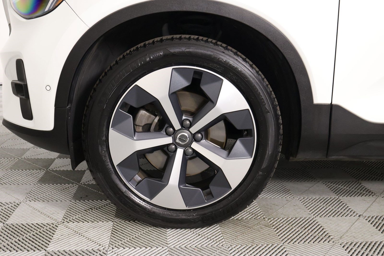 Certified 2023 Volvo XC40 B5 Plus w/ Driver Assist Package AWD/4WD image 27