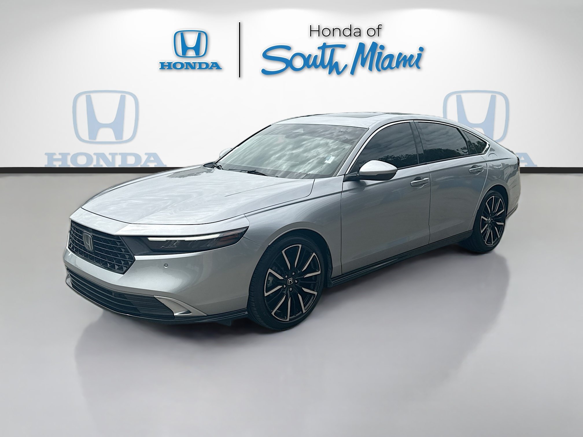 Certified 2023 Honda Accord Touring image 3