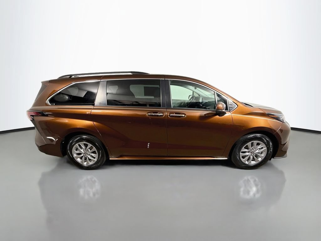 Used 2022 Toyota Sienna XLE FWD image 8