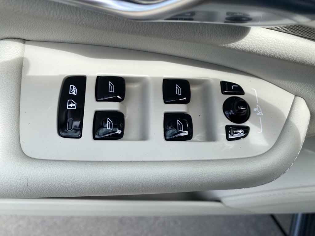 Used 2025 Volvo XC90 T8 Plus w/ Protection Package Premier image 13