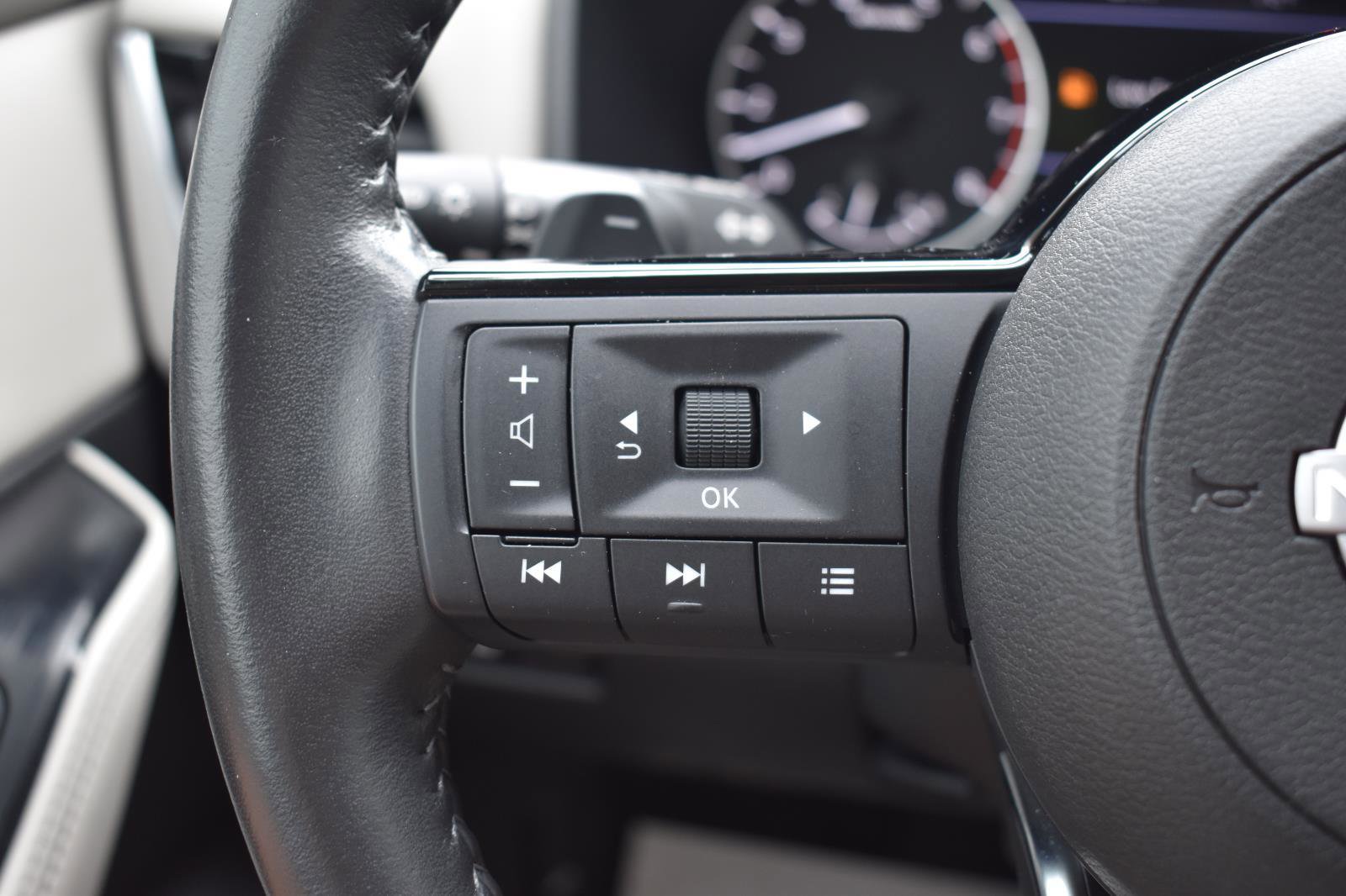 Used 2023 Nissan Rogue SL w/ SL Premium Package FWD image 35