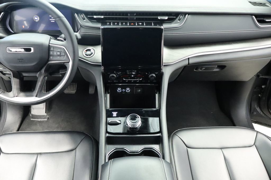 Used 2024 Jeep Grand Cherokee Limited w/ Black Appearance Package AWD/4WD image 26