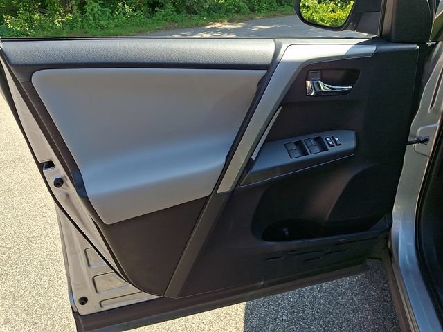 Used 2016 Toyota RAV4 XLE FWD image 14