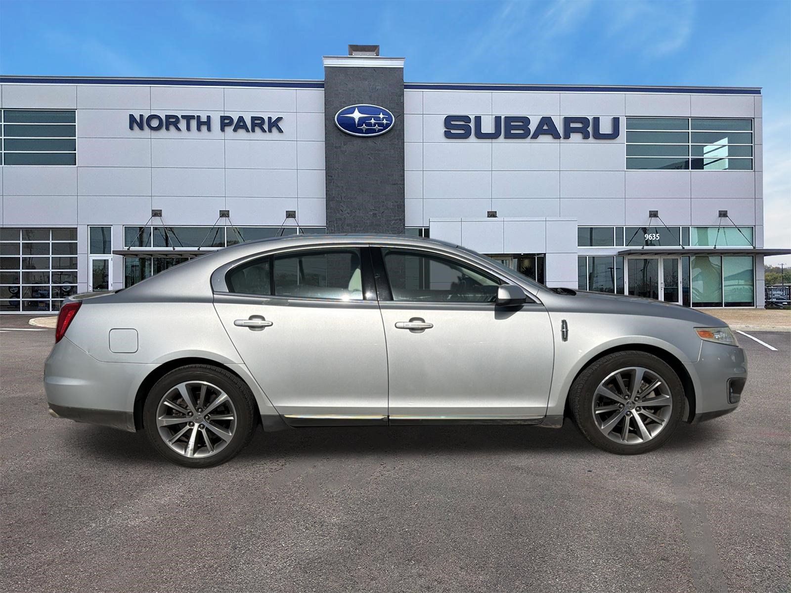 Used 2009 Lincoln MKS FWD image 2