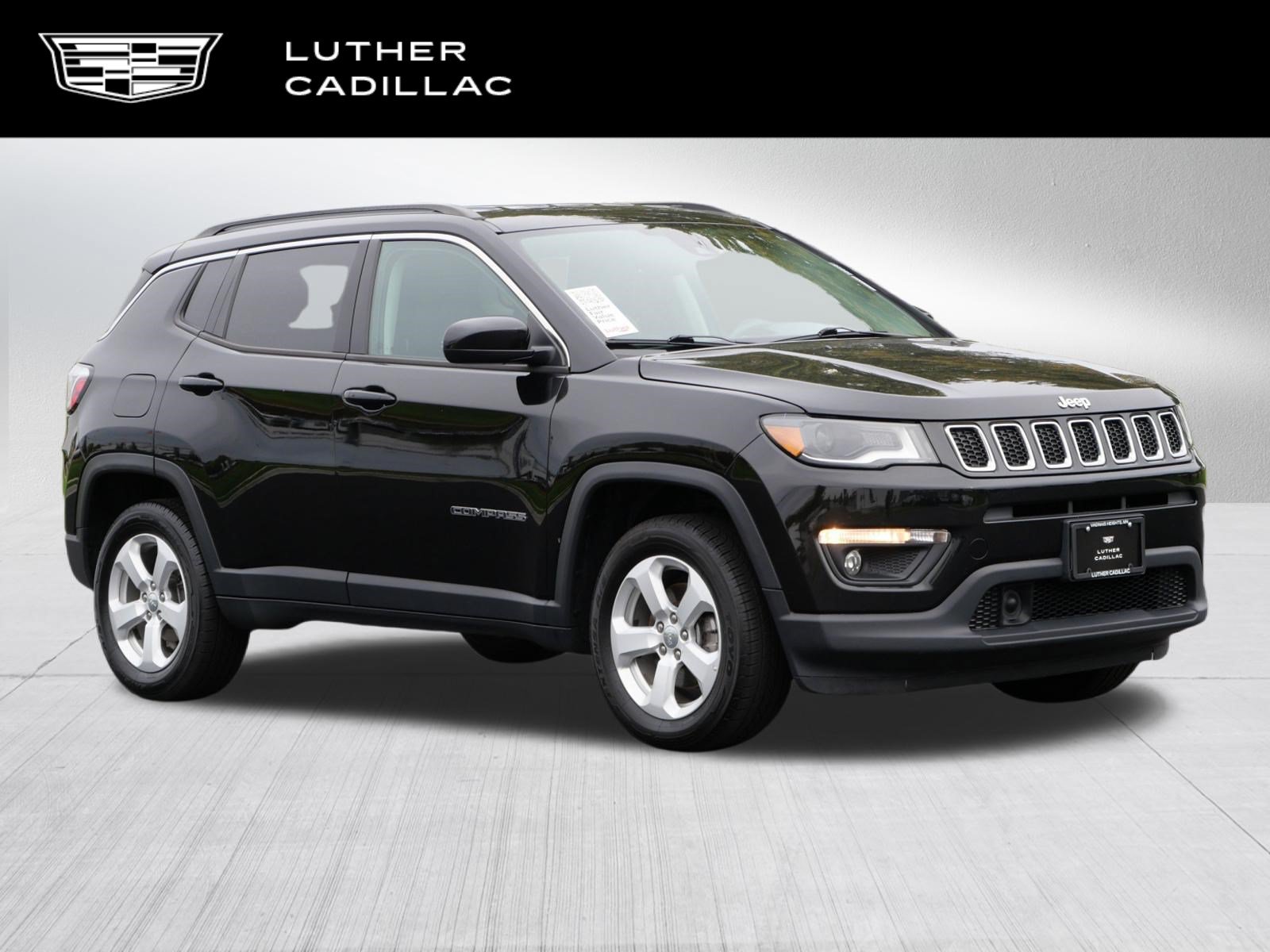 Used 2018 Jeep Compass Latitude w/ Popular Equipment Group AWD/4WD image 1