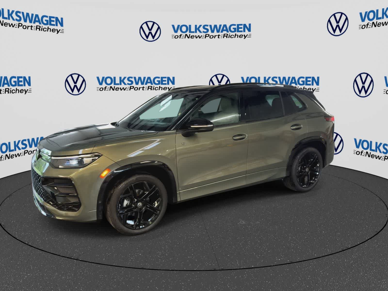 New 2026 Volkswagen Tiguan SE R-Line FWD image 4