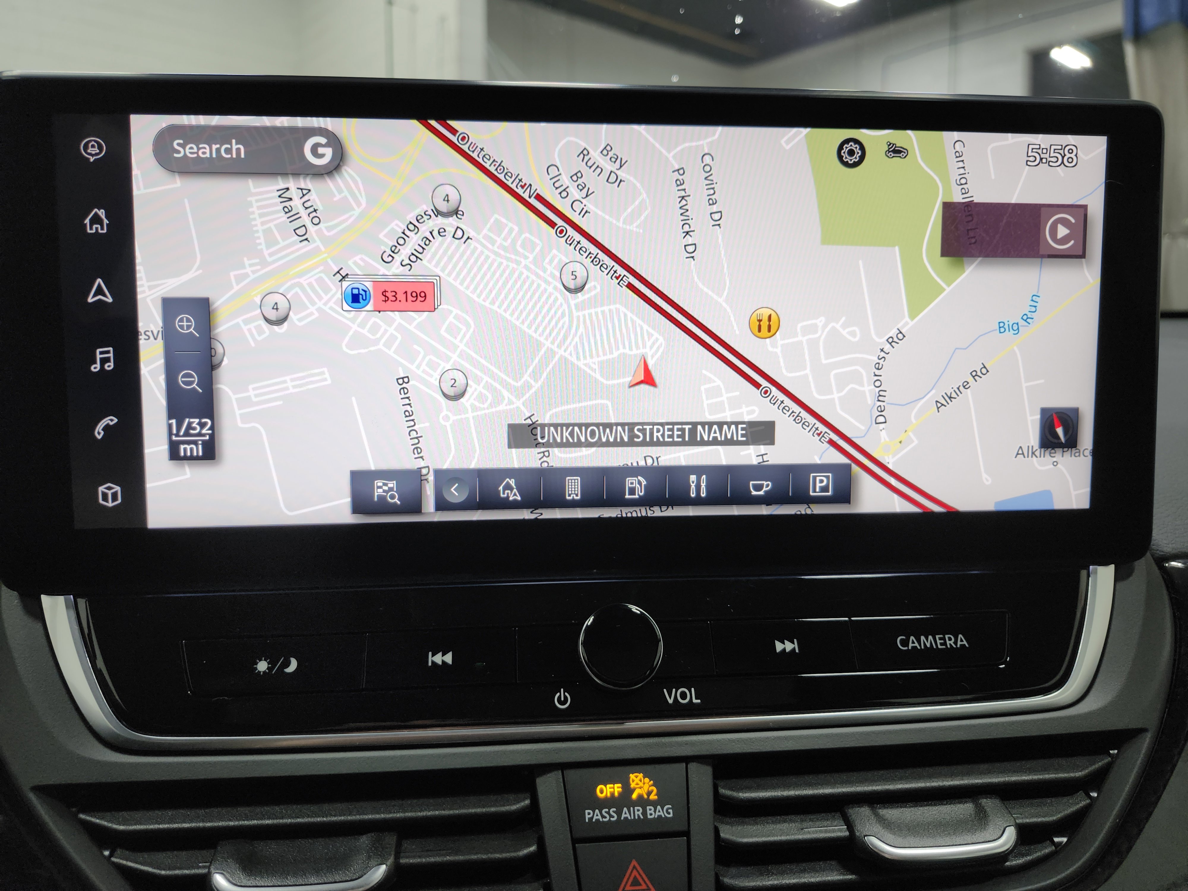 Used 2023 Nissan Altima 2.5 SR w/ SR Premium Package image 8