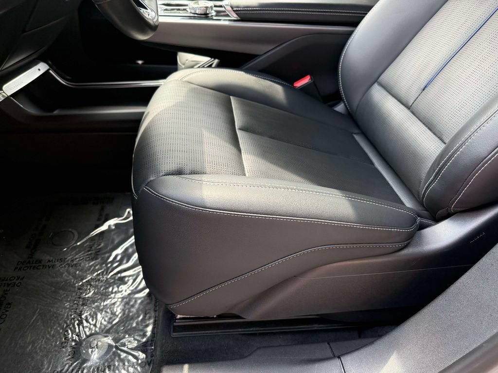 Used 2024 Cadillac Lyriq Luxury AWD/4WD image 3