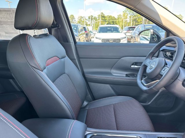 New 2027 Nissan Kicks SR FWD image 13